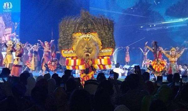 Maudy Koesnaedi dan Iwan Fals Hadir di Pertunjukan Seni Satu Abad Rahmi Hatta Maudy Koesnaedi dan Iwan Fals Hadir di Pertunjukan Seni Satu Abad Rahmi Hatta