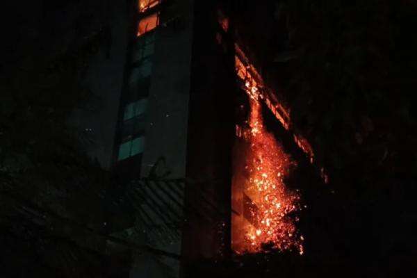 Puslabfor Polri Selidiki Penyebab Kebakaran Gedung Bapenda DKI Puslabfor Polri Selidiki Penyebab Kebakaran Gedung Bapenda DKI