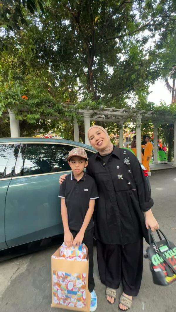 Tya Ariestya Ajarkan Anak Berbisnis Sejak Dini, Ini Alasannya Tya Ariestya Ajarkan Anak Berbisnis Sejak Dini, Ini Alasannya