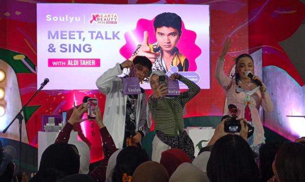 Keseruan Aldi Taher Bagi-Bagi Soulyu di JakartaXBeauty Keseruan Aldi Taher Bagi-Bagi Soulyu di JakartaXBeauty