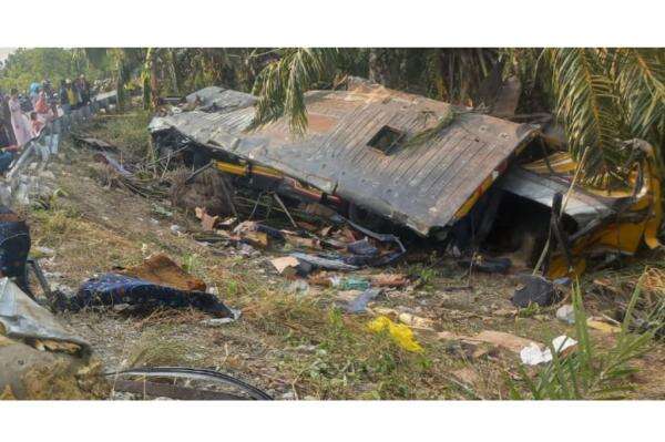 Kecelakaan Maut Bus Penumpang di Mamuju Tengah, 2 Orang Tewas dan 10 Luka Kecelakaan Maut Bus Penumpang di Mamuju Tengah, 2 Orang Tewas dan 10 Luka