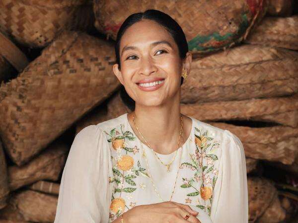 Happy Salma Salut Banyak Seniman Indonesia Berkarya karena Cinta Tradisi Happy Salma Salut Banyak Seniman Indonesia Berkarya karena Cinta Tradisi