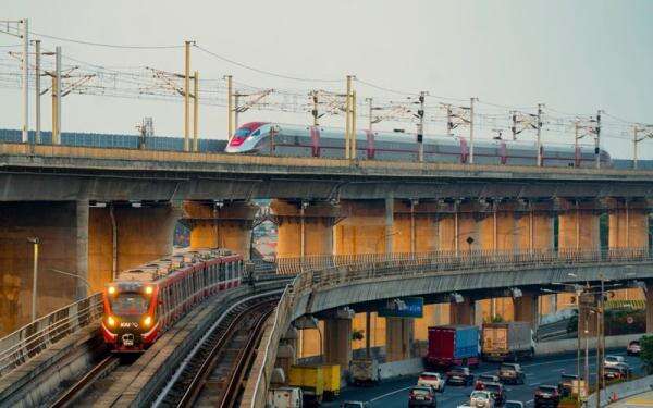 Dukung Keberangkatan Pagi Kereta Whoosh, LRT Jabodebek Bakal Beroperasi Pukul 05.30 WIB Dukung Keberangkatan Pagi Kereta Whoosh, LRT Jabodebek Bakal Beroperasi Pukul 05.30 WIB