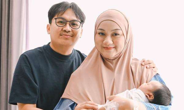 Ate Komika Umumkan Kelahiran Anak Pertama, Dikasih Nama Ini Ate Komika Umumkan Kelahiran Anak Pertama, Dikasih Nama Ini