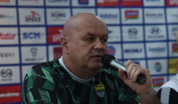Hanya Tersisa 1 Hari, Persib Siapkah Merekrut Pemain Baru sebelum Deadline? Hanya Tersisa 1 Hari, Persib Siapkah Merekrut Pemain Baru sebelum Deadline?