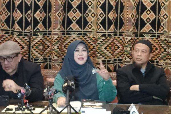 Dokter Tifa Cabut Gugatan Praperadilan Kasus Ijazah Jokowi, Ada Apa? Dokter Tifa Cabut Gugatan Praperadilan Kasus Ijazah Jokowi, Ada Apa?