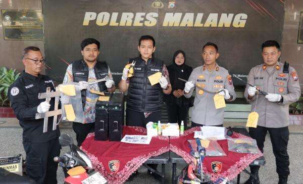 Polisi Tangkap Komplotan Bandit Pencuri Baterai Tower, Kerugian Capai Rp432 Juta Polisi Tangkap Komplotan Bandit Pencuri Baterai Tower, Kerugian Capai Rp432 Juta