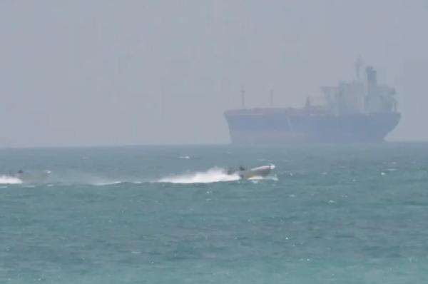 Kapal-Kapal Tanker Iran Kini Bebas Wara-wiri Tanpa Diserbu Kapal Perang AS Kapal-Kapal Tanker Iran Kini Bebas Wara-wiri Tanpa Diserbu Kapal Perang AS