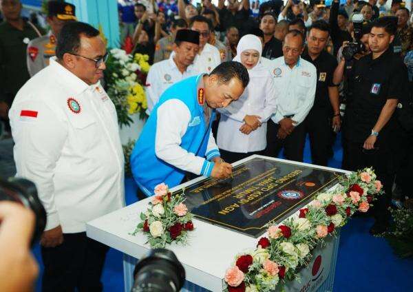 Resmikan Gedung KSPSI AGN Jatim, Kapolri Tegaskan Komitmen Dukung Kesejahteraan Buruh Resmikan Gedung KSPSI AGN Jatim, Kapolri Tegaskan Komitmen Dukung Kesejahteraan Buruh