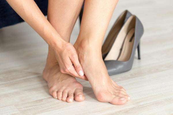 Sering Nyeri Tumit di Pagi Hari? Waspada Plantar Fasciitis, Ini Pemicunya! Sering Nyeri Tumit di Pagi Hari? Waspada Plantar Fasciitis, Ini Pemicunya!