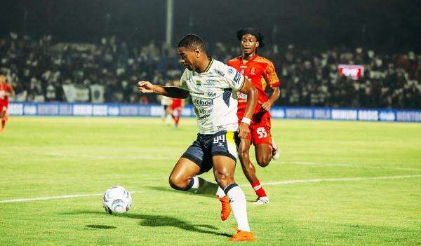 Hasil Babak Pertama Persijap vs Persib : Imbang 1-1 Hasil Babak Pertama Persijap vs Persib : Imbang 1-1