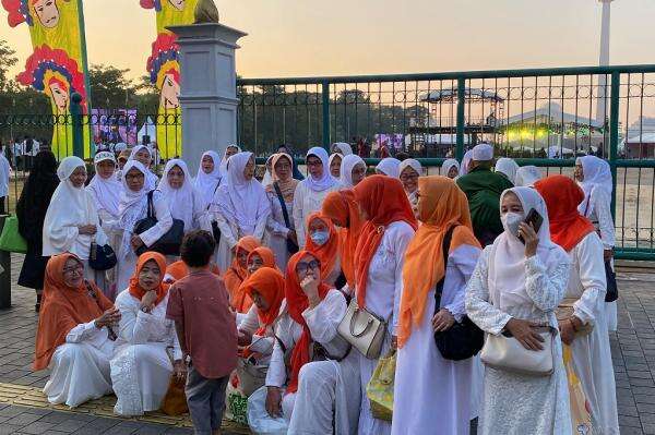 Haul Akbar Ulama dan Habaib Betawi di Monas, Jemaah Mulai Berdatangan Haul Akbar Ulama dan Habaib Betawi di Monas, Jemaah Mulai Berdatangan
