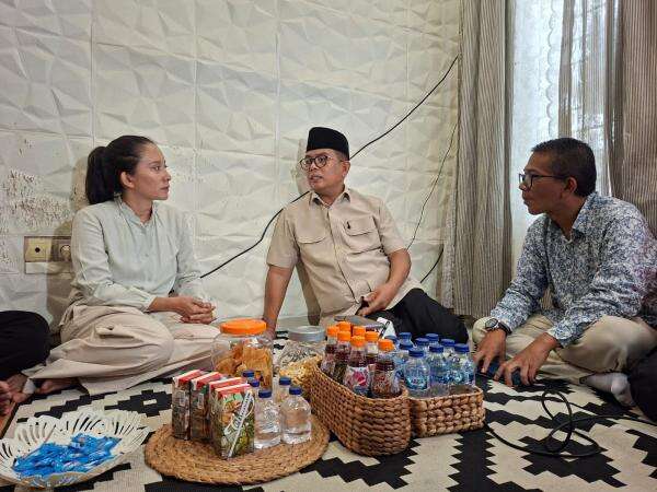 Gubernur Banten Andra Soni Kunjungi Kediaman Jurnalis iNews Yudistiro Pranoto Gubernur Banten Andra Soni Kunjungi Kediaman Jurnalis iNews Yudistiro Pranoto