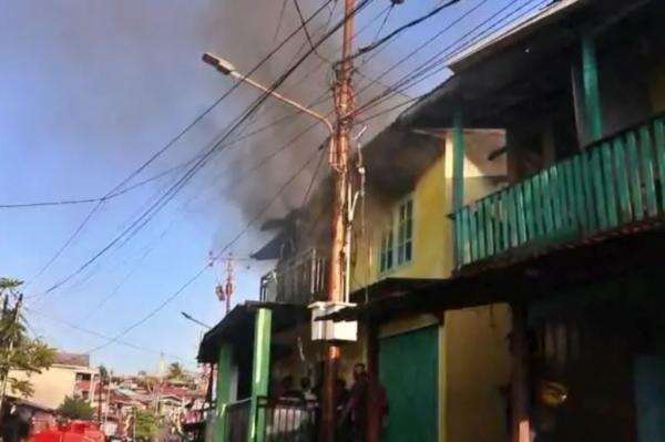 Kebakaran Rumah di Balikpapan Tewaskan Bocah 4 Tahun, 3 Orang Luka-Luka Kebakaran Rumah di Balikpapan Tewaskan Bocah 4 Tahun, 3 Orang Luka-Luka