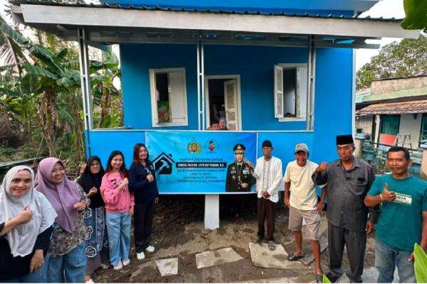 Kapolri Bedah Rumah Guru Ngaji di Palembang, Begini Penampakannya Kapolri Bedah Rumah Guru Ngaji di Palembang, Begini Penampakannya