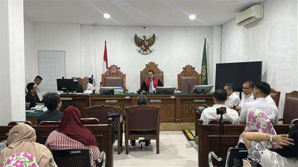 Sidang Praperadilan Roy Suryo, Ahli Sebut Ganti Rugi Salah Tangkap Maksimal Rp100 Juta! Sidang Praperadilan Roy Suryo, Ahli Sebut Ganti Rugi Salah Tangkap Maksimal Rp100 Juta!