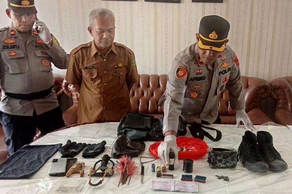 Bom Rakitan Meledak di MAN 3 Padang, Pelajar Ditangkap Polisi Bom Rakitan Meledak di MAN 3 Padang, Pelajar Ditangkap Polisi