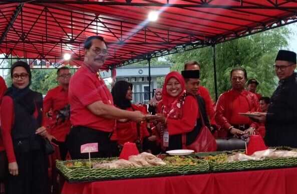 Peringatan HUT ke-52 PDI Perjuangan di Kepri Berlangsung Sederhana Peringatan HUT ke-52 PDI Perjuangan di Kepri Berlangsung Sederhana