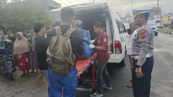 Tragis Seorang IRT Terlindas Truk Polantas Lhokseumawe Respon Cepat Tangani Lokasi Kejadian Tragis Seorang IRT Terlindas Truk Polantas Lhokseumawe Respon Cepat Tangani Lokasi Kejadian