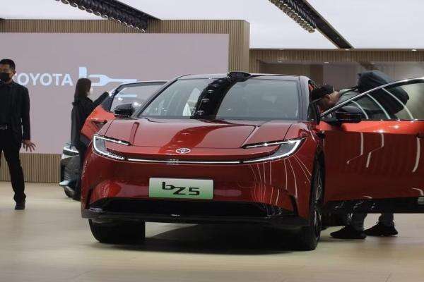 Toyota Siap Rebut Pelanggan Mobil Listrik China di Kandang BYD Toyota Siap Rebut Pelanggan Mobil Listrik China di Kandang BYD