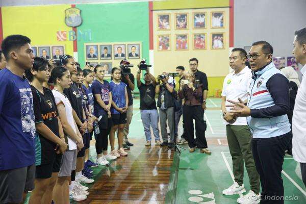 Dikunjungi CdM Tim Indonesia, Alwi Farhan Janji Tampil Menggila di Asian Games 2026! Dikunjungi CdM Tim Indonesia, Alwi Farhan Janji Tampil Menggila di Asian Games 2026!