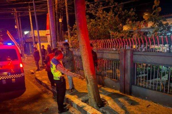 Kecelakaan Pemotor Berboncengan Tabrak Pohon di Salatiga, 1 Orang Tewas Kecelakaan Pemotor Berboncengan Tabrak Pohon di Salatiga, 1 Orang Tewas
