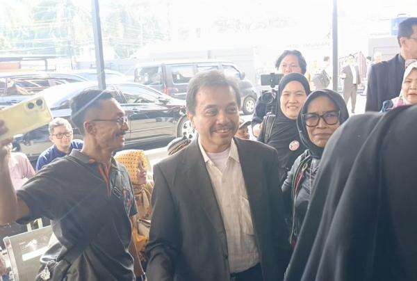 Sidang Praperadilan Masuki Tahap Kesimpulan, Roy Suryo Hadir di PN Jaksel Sidang Praperadilan Masuki Tahap Kesimpulan, Roy Suryo Hadir di PN Jaksel