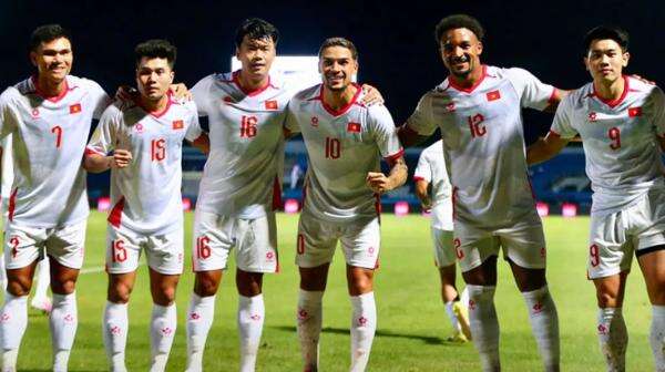 Jelang Hadapi Timnas Indonesia, Vietnam Pertimbangkan Ganti Jersey ke Warna Putih Jelang Hadapi Timnas Indonesia, Vietnam Pertimbangkan Ganti Jersey ke Warna Putih