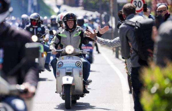 Puluhan Ribu Vespa dari Berbagai Penjuru Dunia Bakal Kumpul di Roma, Rayakan Ultah Ke-80 Puluhan Ribu Vespa dari Berbagai Penjuru Dunia Bakal Kumpul di Roma, Rayakan Ultah Ke-80