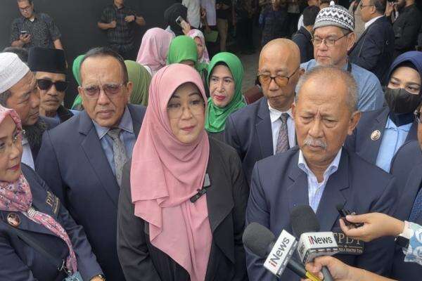 Jalani Sidang Praperadilan Perdana, Dokter Tifa Ingin Lakukan Intellectual Exercise Jalani Sidang Praperadilan Perdana, Dokter Tifa Ingin Lakukan Intellectual Exercise