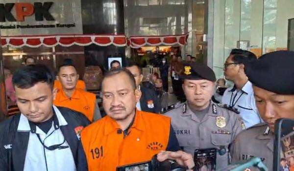 Breaking News: Bupati Pemalang Anom Widiyantoro Ditahan KPK, Pakai Rompi Oranye Breaking News: Bupati Pemalang Anom Widiyantoro Ditahan KPK, Pakai Rompi Oranye