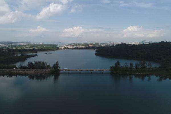 BP Batam Wajibkan Data Center Olah Air Laut untuk Penuhi Kebutuhan Operasional Sendiri BP Batam Wajibkan Data Center Olah Air Laut untuk Penuhi Kebutuhan Operasional Sendiri