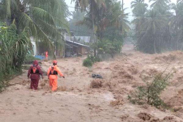 Sungai Lubuk Minturun Meluap Gegara Hujan, Warga Padang Kebanjiran Sungai Lubuk Minturun Meluap Gegara Hujan, Warga Padang Kebanjiran