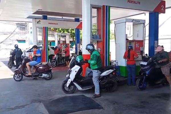 Hari Kedua Penerapan Ganjil-Genap, Antrean Pengisian BBM di SPBU Bali Berkurang Hari Kedua Penerapan Ganjil-Genap, Antrean Pengisian BBM di SPBU Bali Berkurang