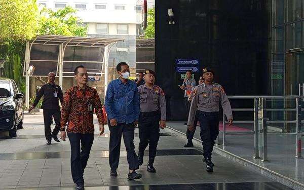 Tiba di KPK, Bupati Muara Enim Edison Bungkam Tiba di KPK, Bupati Muara Enim Edison Bungkam