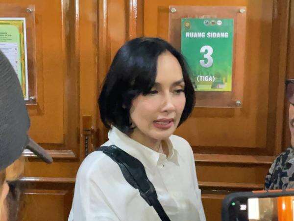 Sara Wijayanto Hadir di PA Jaksel usai Gugat Cerai Demian Aditya, Ini Fotonya! Sara Wijayanto Hadir di PA Jaksel usai Gugat Cerai Demian Aditya, Ini Fotonya!