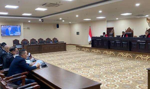 Rismon Cs Gugat Pengajuan Praperadilan Berjilid-jilid, Hakim MK: Ibarat Menggaruk yang Tidak Gatal Rismon Cs Gugat Pengajuan Praperadilan Berjilid-jilid, Hakim MK: Ibarat Menggaruk yang Tidak Gatal