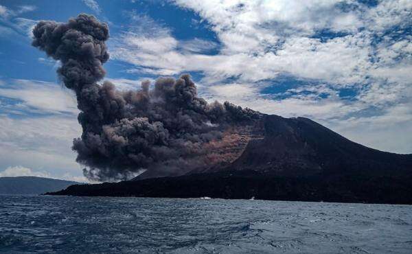 Erupsi Anak Gunung Krakatau Penyeberangan Merak-Bakauheni Tetap Normal Erupsi Anak Gunung Krakatau Penyeberangan Merak-Bakauheni Tetap Normal