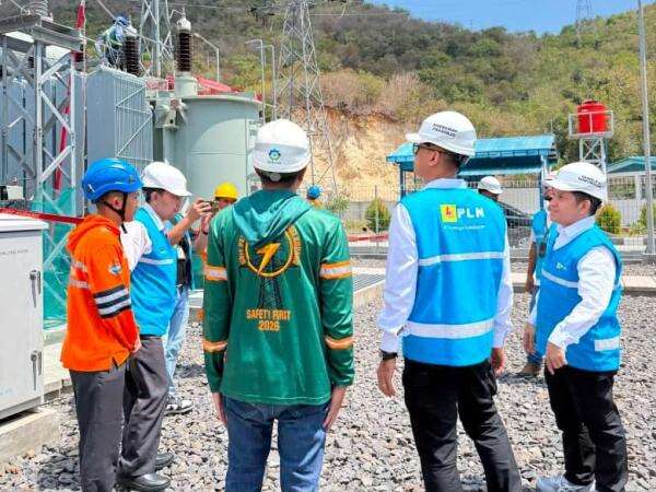 Pasokan Listrik Utama di Flores Kembali Normal, PLN Fokus Pulihkan Jaringan Distribusi ke Masyarakat Pasokan Listrik Utama di Flores Kembali Normal, PLN Fokus Pulihkan Jaringan Distribusi ke Masyarakat