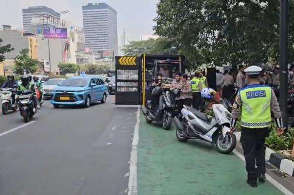 Polisi Siaga jelang Demo BEM UI di Bundaran HI, Blokade Jalan Disiapkan Polisi Siaga jelang Demo BEM UI di Bundaran HI, Blokade Jalan Disiapkan