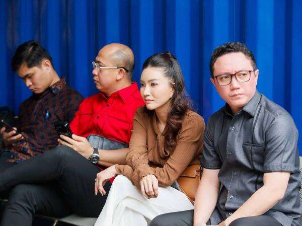 Mediasi Ruben Onsu dan Sarwendah Hari Ini Tak Membuahkan Hasil, Penyebabnya Mengejutkan! Mediasi Ruben Onsu dan Sarwendah Hari Ini Tak Membuahkan Hasil, Penyebabnya Mengejutkan!