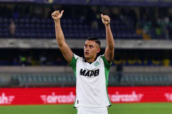 Jay Idzes Kirim Salam Kemerdekaan dari Italia, Siap Kembali Perkuat Sassuolo Usai Cedera Jay Idzes Kirim Salam Kemerdekaan dari Italia, Siap Kembali Perkuat Sassuolo Usai Cedera