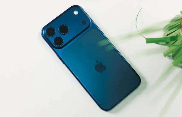 iPhone 18 Pro Max Kapasitas Baterai Diklaim Jauh Melampaui Samsung S26 Ultra iPhone 18 Pro Max Kapasitas Baterai Diklaim Jauh Melampaui Samsung S26 Ultra