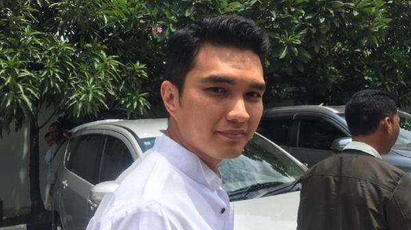 Aldi Taher Bongkar Rahasia Lancar Rezeki: Muliakan Orang Tua dan Baca Alquran Aldi Taher Bongkar Rahasia Lancar Rezeki: Muliakan Orang Tua dan Baca Alquran