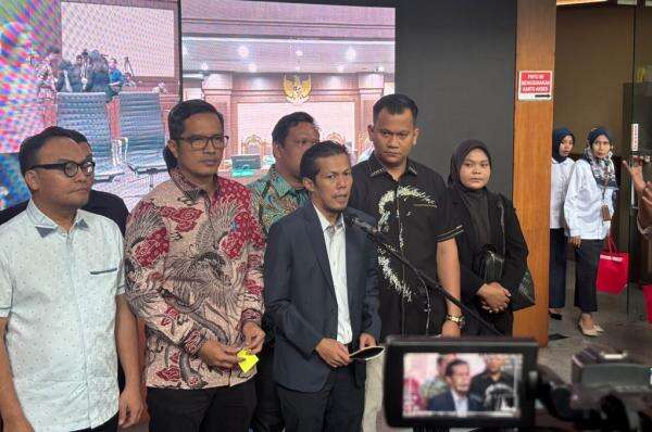 Kubu Febrie Singgung Gugatan Ijazah Gibran di MK usai Sidang Putusan Sela, Ada Apa? Kubu Febrie Singgung Gugatan Ijazah Gibran di MK usai Sidang Putusan Sela, Ada Apa?