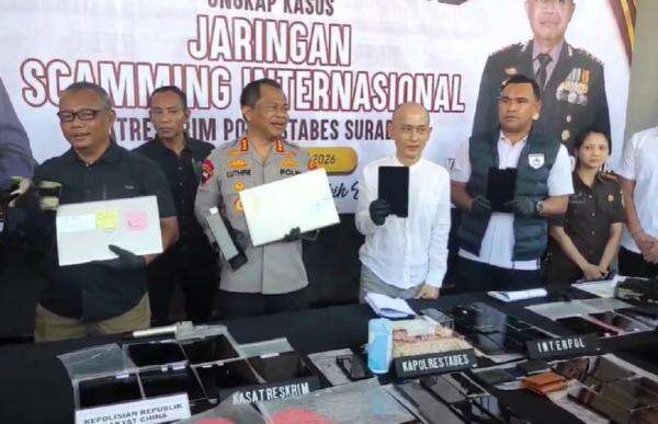 Polisi Tangkap 45 Orang Sindikat Scamming Internasional di Surabaya, Didominasi WN China Polisi Tangkap 45 Orang Sindikat Scamming Internasional di Surabaya, Didominasi WN China