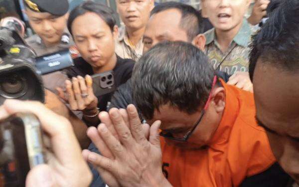 Terjaring OTT KPK, Bupati Bolmut Kenakan Rompi Oranye Terjaring OTT KPK, Bupati Bolmut Kenakan Rompi Oranye
