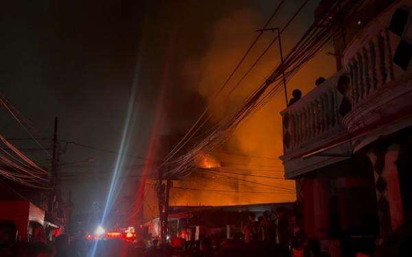Permukiman Padat Penduduk di Senen Jakpus Terbakar, 30 Unit Mobil Damkar Diterjunkan Permukiman Padat Penduduk di Senen Jakpus Terbakar, 30 Unit Mobil Damkar Diterjunkan