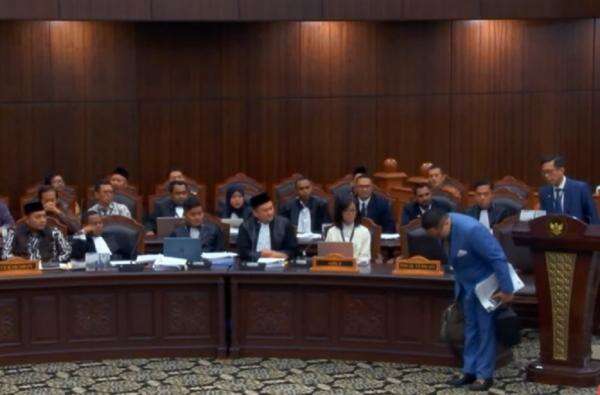 Sebut Sidang Ilegal, Rullyandi Tak Diizinkan Beri Keterangan Lisan di Gugatan Ijazah Gibran Sebut Sidang Ilegal, Rullyandi Tak Diizinkan Beri Keterangan Lisan di Gugatan Ijazah Gibran
