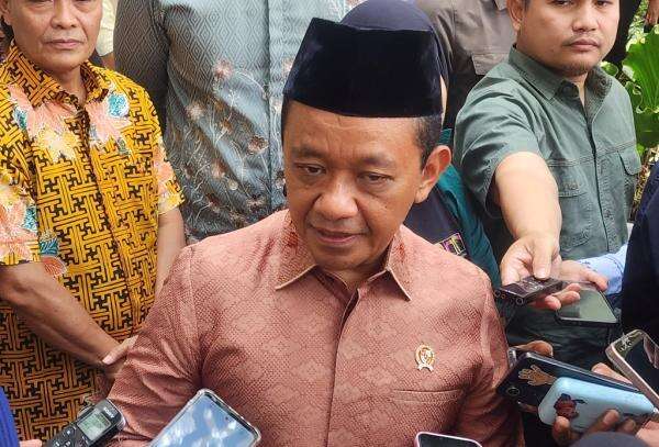 Bahlil Sebut Ada Tangki Mobil Dimodifikasi hingga 1 Ton Picu Antrean BBM Mengular di Makassar Bahlil Sebut Ada Tangki Mobil Dimodifikasi hingga 1 Ton Picu Antrean BBM Mengular di Makassar